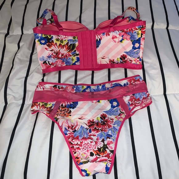 Victoria’s Secret bra and panty set - Picture 4 of 8